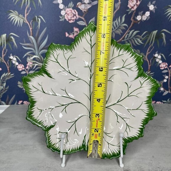 Olfaire Majolica Portugal White & Green Maple Leaf Plates Set of 5 - Picture 3 of 14